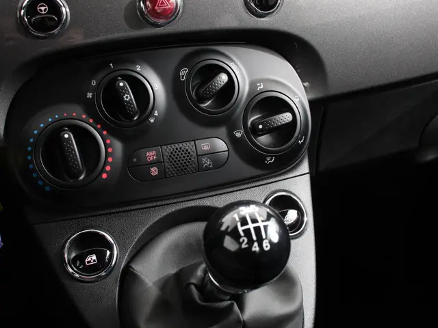 Fiat 500 1.0 Hybrid Club 2023 Benzine 16