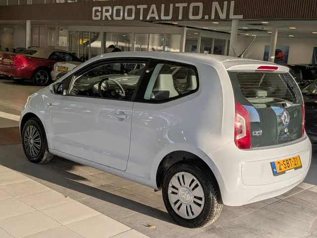 Volkswagen up! 1.0 move up! Automaat 2013 Benzine 3
