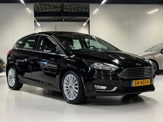 Ford Focus 1.0 Titanium Navi|Trekhaak|PDC! 2018 Benzine 4