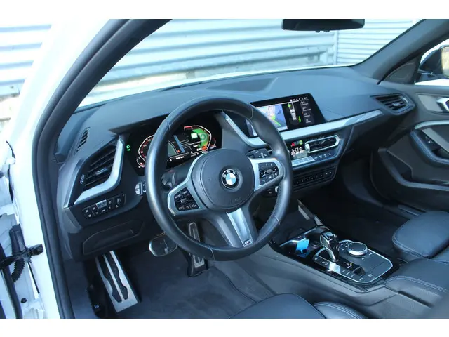 BMW 1 Serie 118i High Executive Edition 2020 Benzine 24