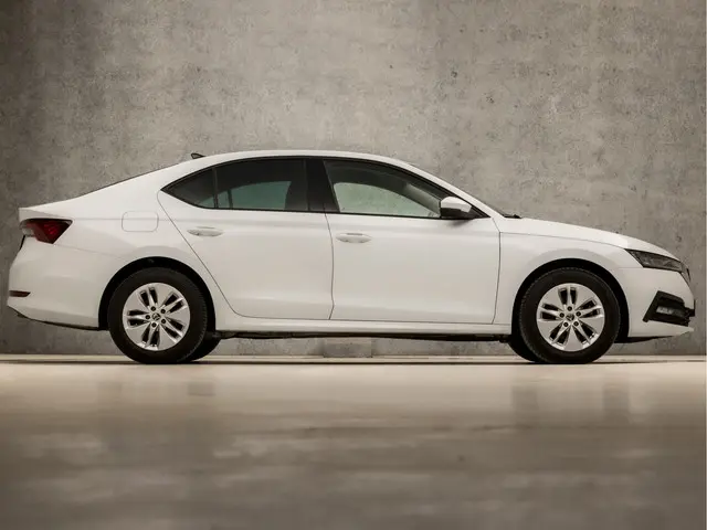 Škoda Octavia 1.0 e-TSI Sport 2023 Benzine 4