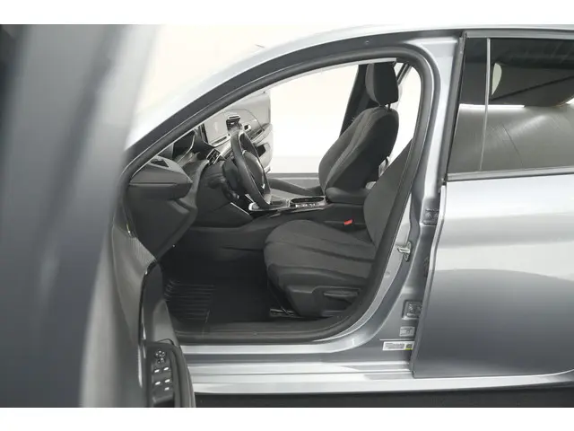 Peugeot 208 PureTech 100 Allure 2025 Benzine 24