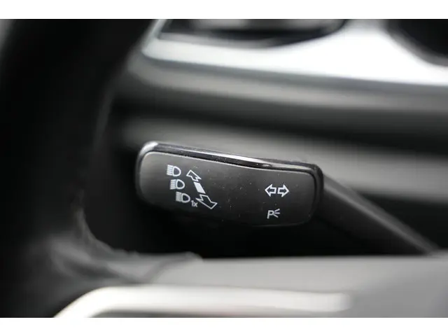 Volkswagen T-Roc 1.0 TSI Life 2023 Benzine 36