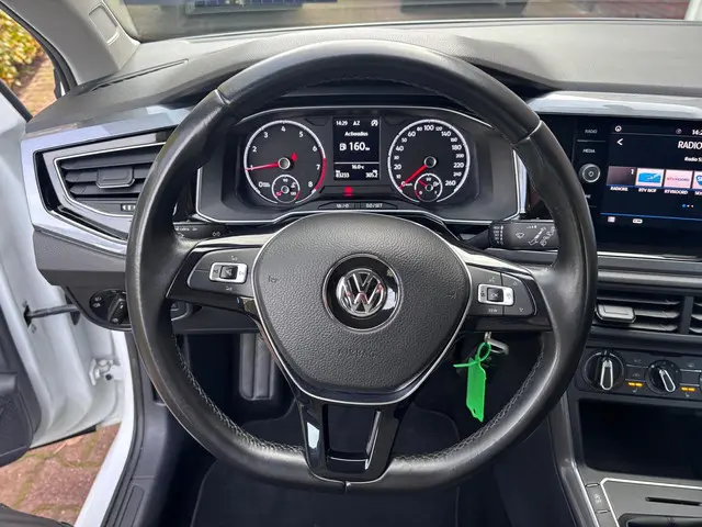 Volkswagen Polo 1.0 TSI Highline R-line 2018 Benzine 24