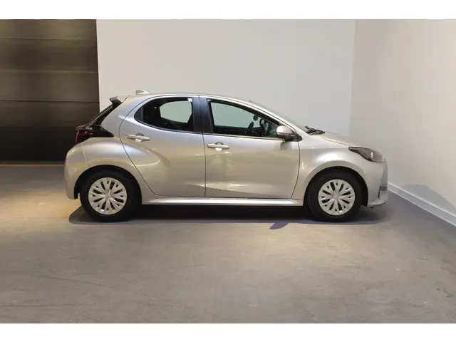 Toyota Yaris 1.5 Hybrid Active 2022 Hybride Benzine 4
