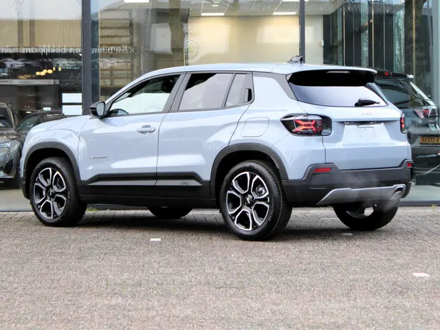 Jeep Avenger 1.2 e-Hybrid Summit 2026 Hybride Benzine 2