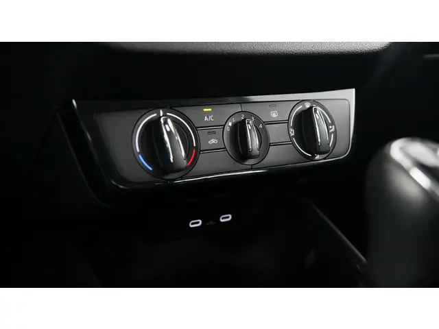 Škoda Fabia 1.0 TSI 95pk Selection 2024 Benzine 34