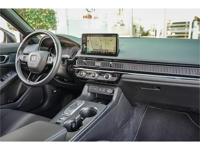 Honda Civic 2.0i e:HEV SPORT 2023 Hybride Benzine 28