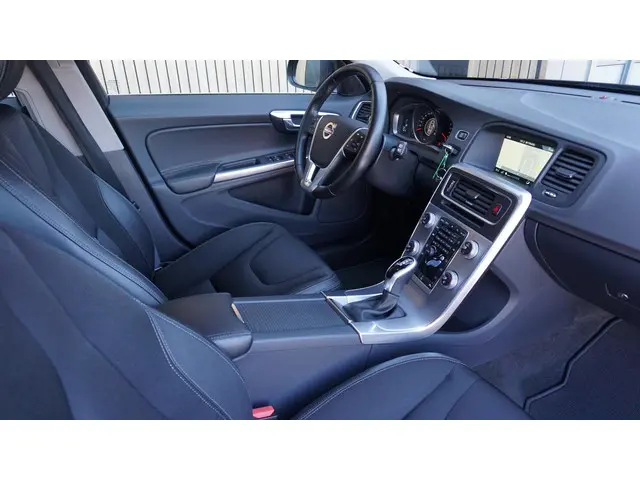 Volvo V60 1.5 123PK T2 Automaat Kinetic 2017 Benzine 23