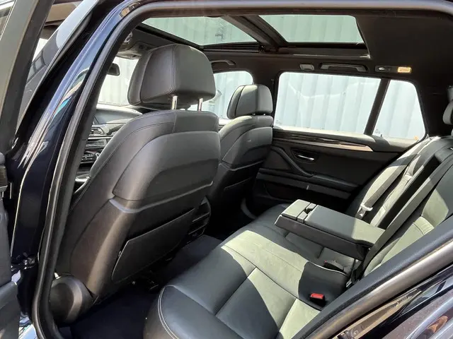 BMW 5 Serie Touring 520i High Executive 2015 Benzine 27
