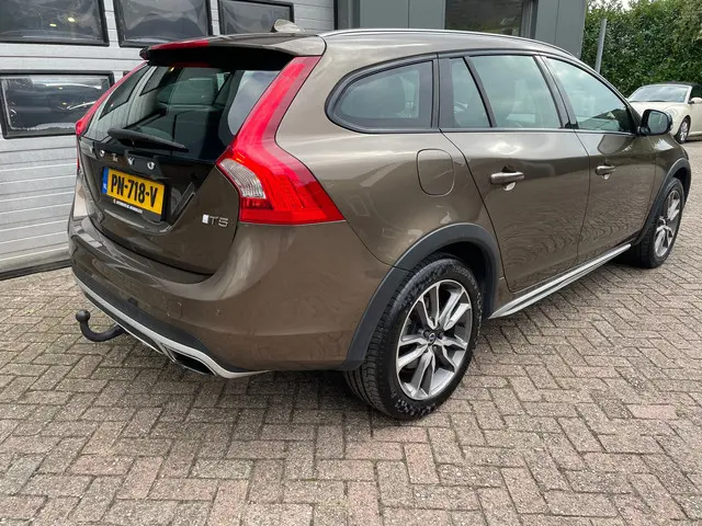 Volvo V60 Cross Country 2.0 T5 Nordic+ 2017 Benzine 4