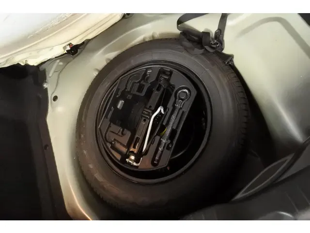 Citroën C4 Cactus 1.2 PureTech Feel 2015 Benzine 24