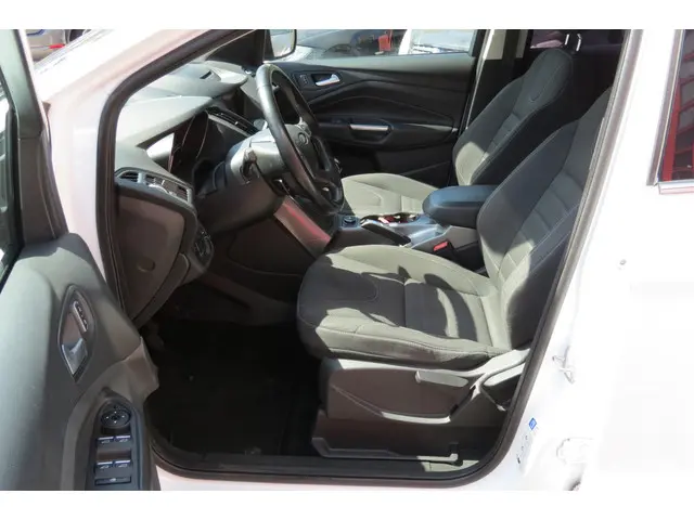 Ford Kuga 1.5 Trend , AIRCO , NAVI , LM VELG 2016 Benzine 28
