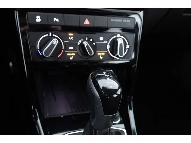 Volkswagen T-Cross 1.0 TSI R-Line Automaat 2025 Benzine 13