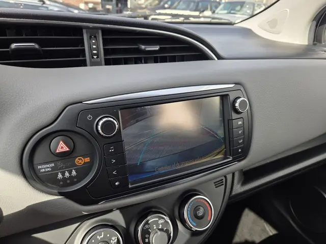 Toyota Yaris 1.0 VVT-i Aspiration 2015 Benzine 22