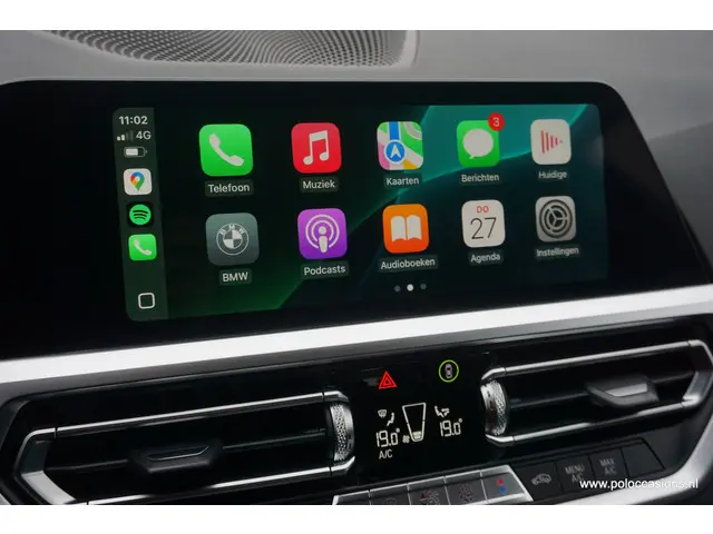 BMW 3 Serie Touring 318i Exec 2020 Benzine 23