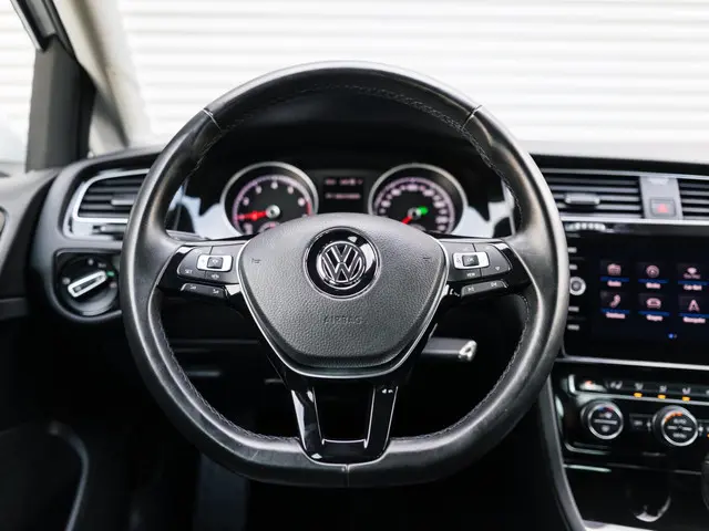Volkswagen Golf 1.5 TSI Highline Business R 2019 Benzine 14