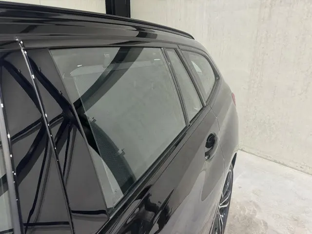 BMW 3 Serie Touring 330e M-Sport 2021 Hybride Benzine 21