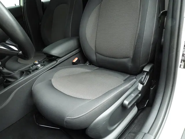MINI Clubman 1.5 One Salt Business 2018 Benzine 24