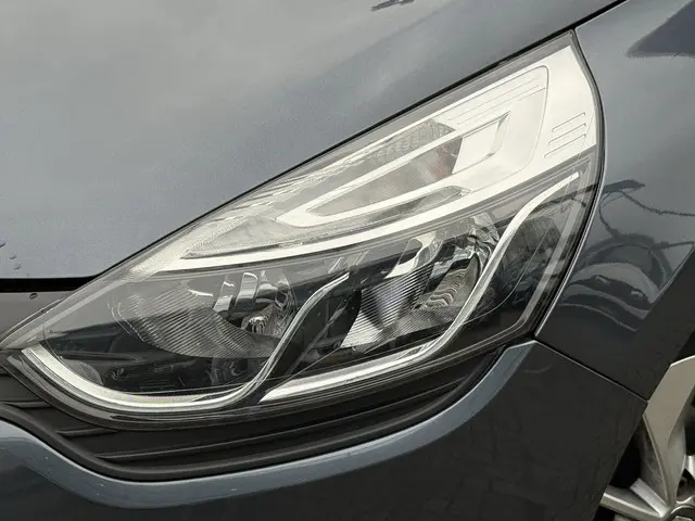 Renault Clio 0.9 TCe Limited 2017 Benzine 25
