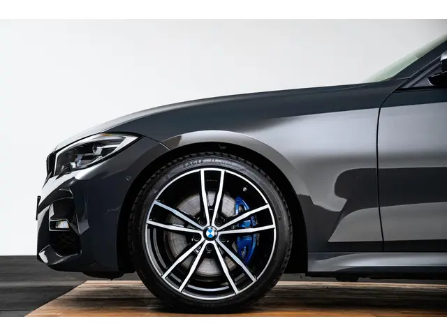 BMW 3 Serie Touring 330i Executive Edition 2020 Benzine 8