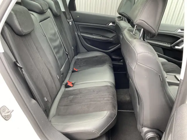 Peugeot 308 SW 1.2 e-THP Première 2014 Benzine 26