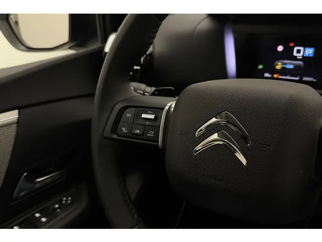 Citroën C4 1.2 Hybrid 136pk Plus 2024 Hybride Benzine 19