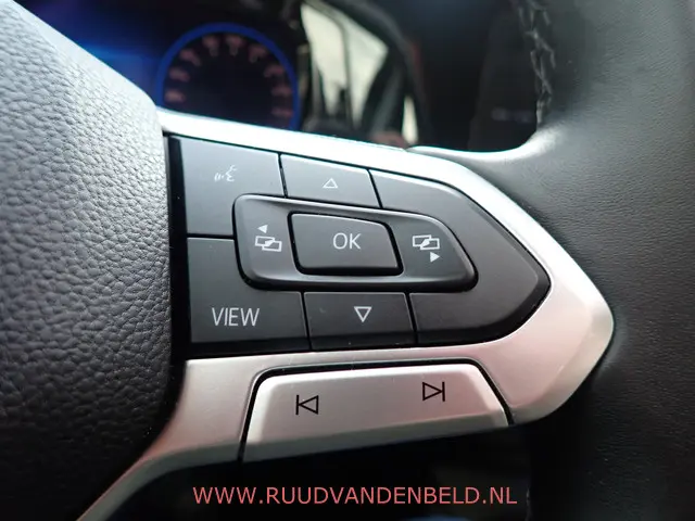 Volkswagen Golf 1.0TSI Life 2022 Benzine 22