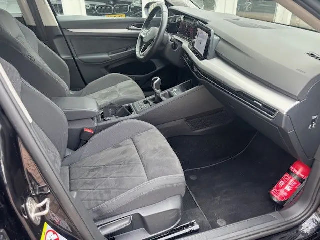 Volkswagen Golf 1.0 TSI 110pk Life Business 2023 Benzine 4