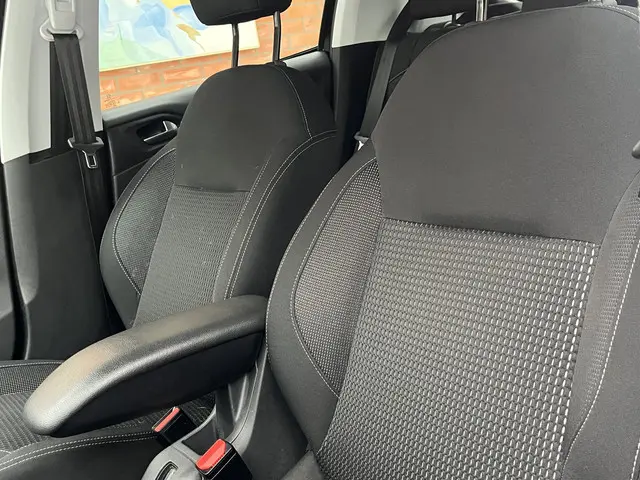 Peugeot 208 PureTech 110 Allure Automaat 2018 Benzine 27