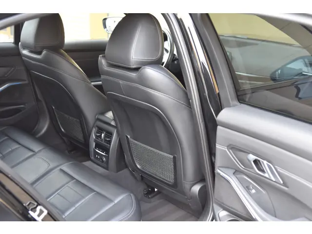 BMW 3 Serie 330e eDrive Edition 2020 Hybride Benzine 12