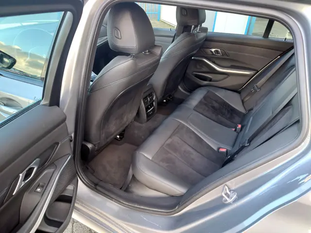 BMW 3 Serie Touring 320i 2023 Benzine 10