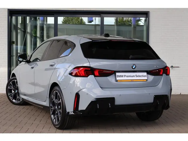 BMW 1 Serie 120 M Sport Design Edition 2025 Benzine 2