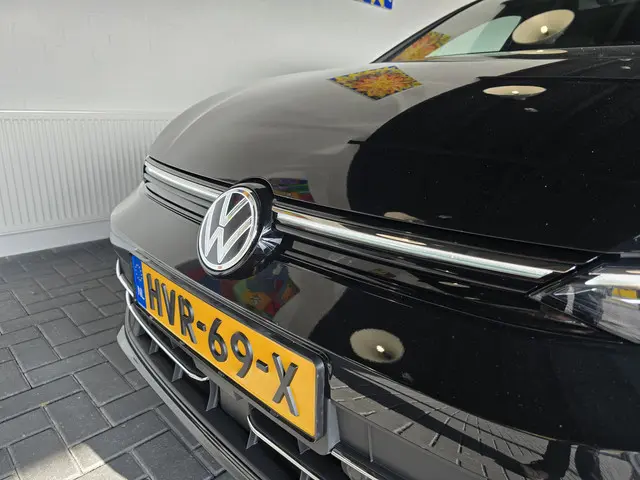 Volkswagen Golf 1.5 eTSI Edition 50 2024 Hybride Benzine 45