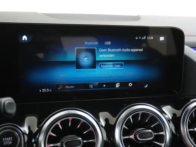 Mercedes-Benz EQA 300 4MATIC AMG Line 2023 Elektrisch 31