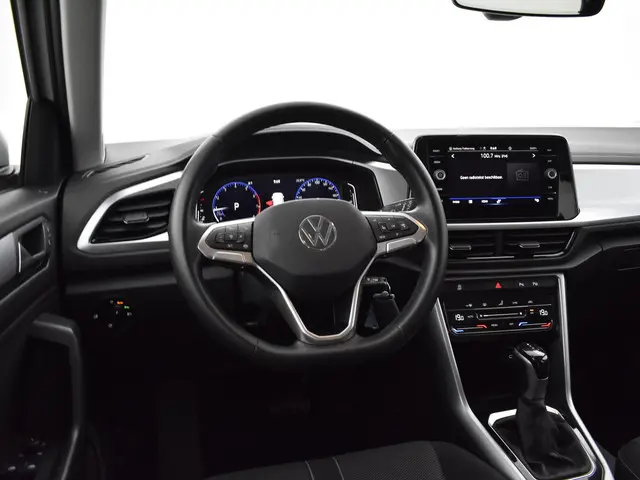 Volkswagen T-Roc 3