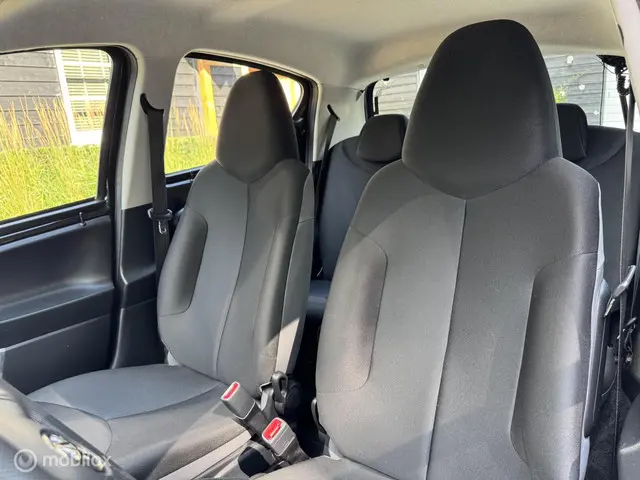 Toyota Aygo 1.0 VVT-i Now Zwart 2013 2013 Benzine 8