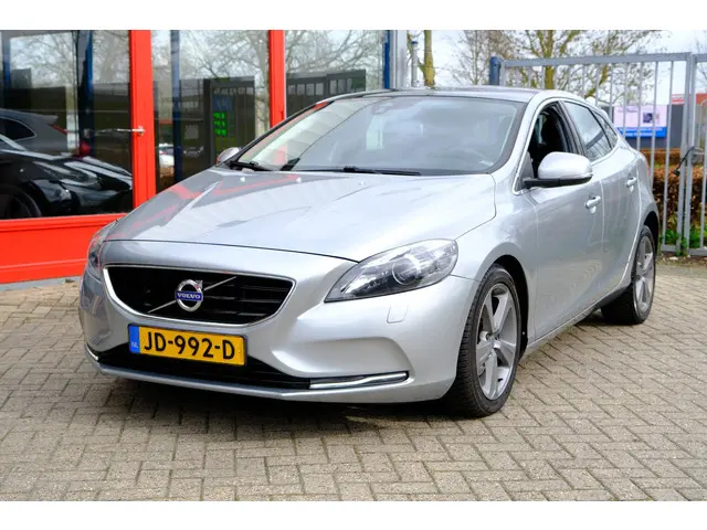 Volvo V40 2.0 T3 Nordic+ Pano|Xenon|Leder|Navi 2016 Benzine 30