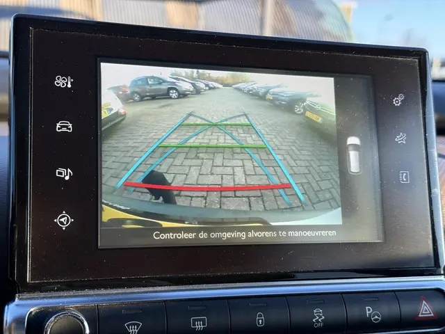 Citroën C4 Cactus 1.2 e-VTi Shine 2014 Benzine 14