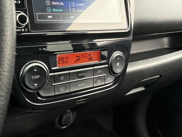 Mitsubishi Space Star 1.2 Dynamic 2024 Benzine 13