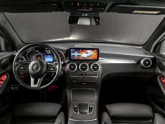 Mercedes-Benz GLC 300e 4MATIC 2021 Hybride Benzine 3