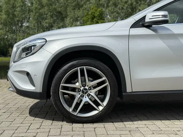 Mercedes-Benz GLA 200 Prestige 2016 Benzine 12