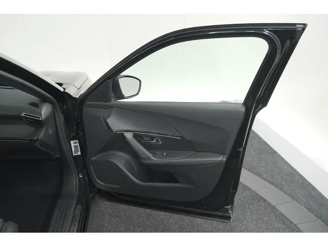 Peugeot 2008 PureTech 130 EAT8 GT 2025 Benzine 66