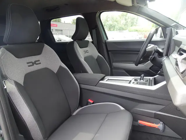 Dacia Bigster 1.8 Hybrid 155 Journey 2025 Hybride Benzine 7