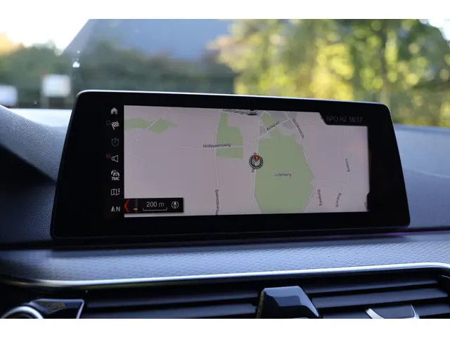 BMW 5 Serie M550i xDrive Executive 2018 Benzine 44