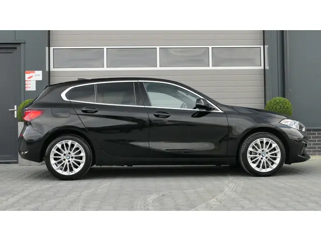 BMW 1 Serie 118i Executive Edition 2020 Benzine 16