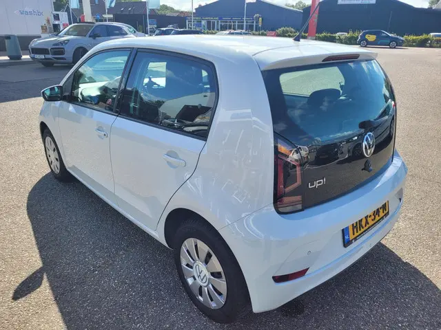 Volkswagen up! 1.0 2021 Benzine 4