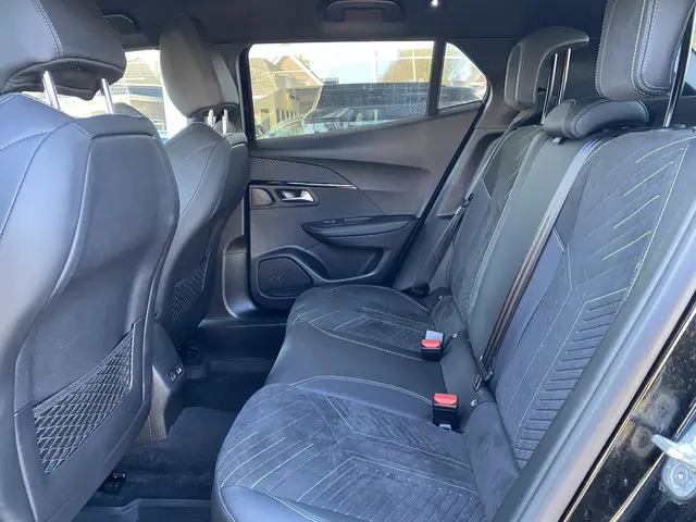 Peugeot 2008 1.2T 130pk Automaat 130 GT 2024 Benzine 6