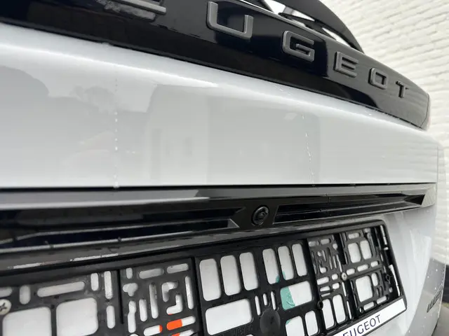 Peugeot 2008 1.2 Hybrid 145 PK GT 2025 Hybride Benzine 53