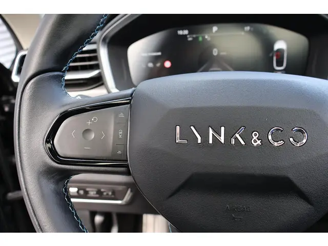 Lynk & Co 01 Lynk&Co 1.5 2023 Hybride Benzine 25